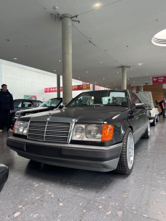 Schwarz Gebraucht 1987 Mercedes E250 Coupé | 3.500 € - Bild 1/4