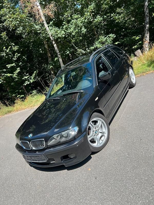 Schwarz Gebraucht 2003 BMW 325 M Sport Kombi | 3.000 € (Guter Preis) - Bild 1/4