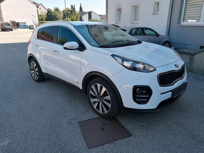 Weiß Gebraucht 2018 Kia Sportage Spirit SUV | 13.950 € (Superpreis) - Bild 1/4