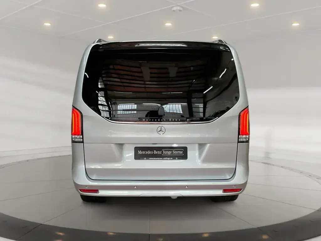 Gebraucht Mercedes V250 190 PS (139 kW) 2025 Hightechsilber metallic Van / Kleinbus