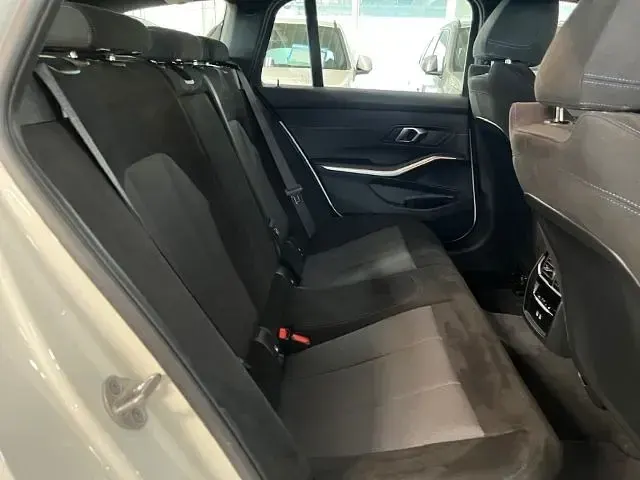 Gebraucht BMW 320 M Sport 190 PS (139 kW) 2025 Weiss Kombi