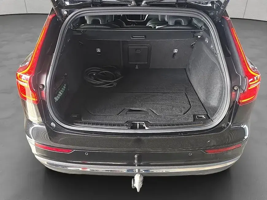Gebraucht Volvo V60 Plus 349 PS (256 kW) 2022 Black stone Kombi