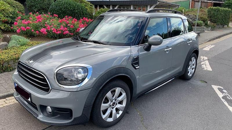 Grau Gebraucht 2018 Mini One Countryman SUV | 13.900 € (Guter Preis) - Bild 1/4