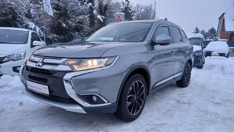 Platinumgrau (m) Gebraucht 2016 Mitsubishi Outlander SUV | 12.990 € (Fairer Preis) - Bild 1/4
