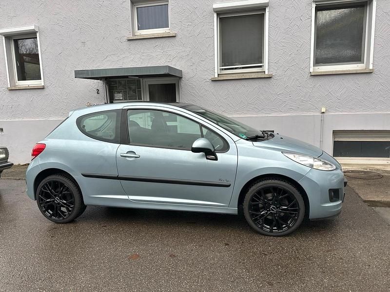 Gebraucht Peugeot 207 95 PS (69 kW) 2011 Andere farben Coupé