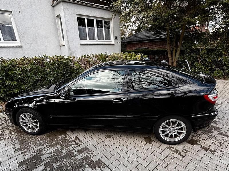Gebraucht Mercedes C220 150 PS (110 kW) 2007 Schwarz Coupé