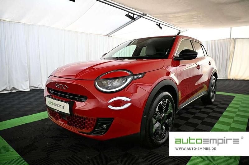 Gebraucht Fiat 600 La Prima 101 PS (74 kW) 2025 Rot SUV