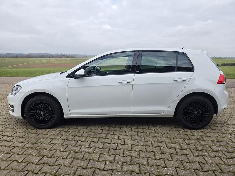 Weiß Gebraucht 2016 VW Golf VII Allstar Limousine | 13.500 € - Bild 1/4