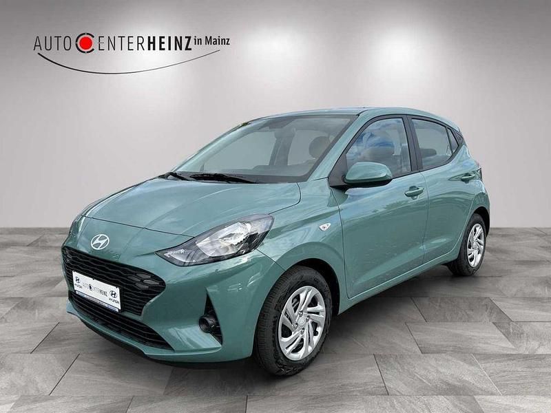 Mangrove green Neu 2025 Hyundai i10 Select Kleinwagen | 16.290 € (Fairer Preis) - Bild 1/4