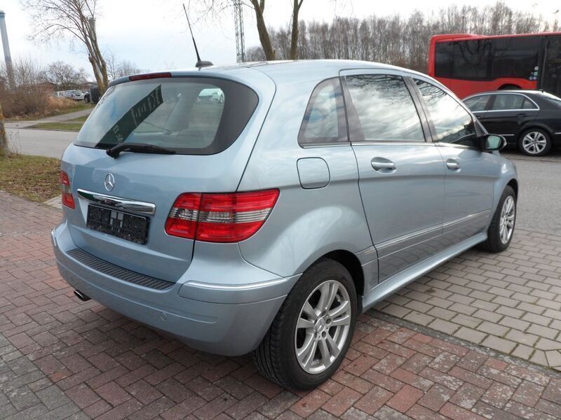 Gebraucht Mercedes B200 136 PS (100 kW) 2006 Blau Van / Kleinbus