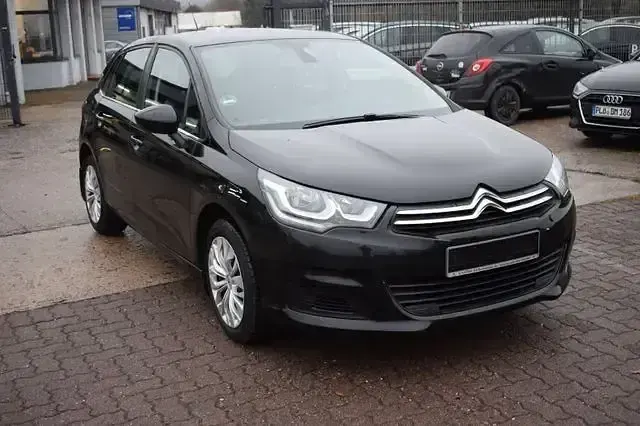 Gebraucht Citroën C4 Tendance 114 PS (83 kW) 2015 Schwarz Limousine