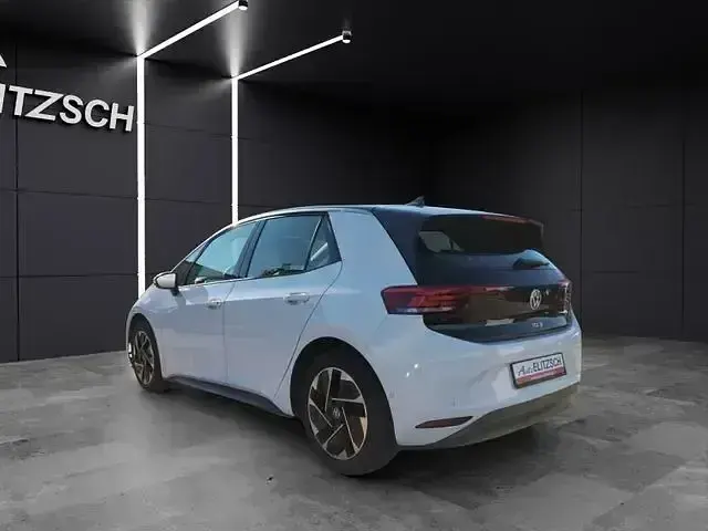 Używany VW ID.3 Pro 150 kW (204 KM) 2024 Biały Hatchback