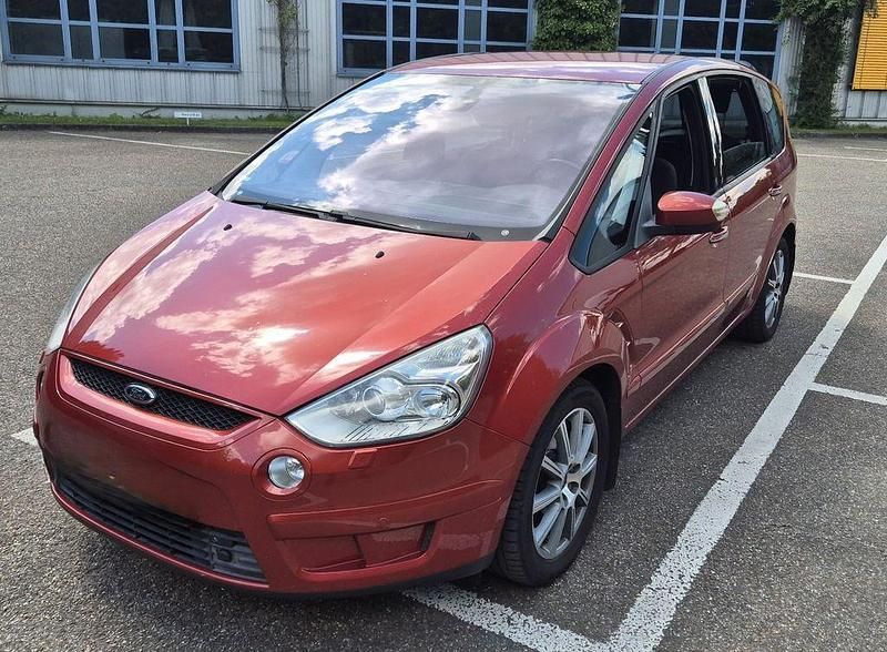 Rot Gebraucht 2008 Ford S-MAX Titanium Van / Kleinbus | 2.950 € (Guter Preis) - Bild 1/4