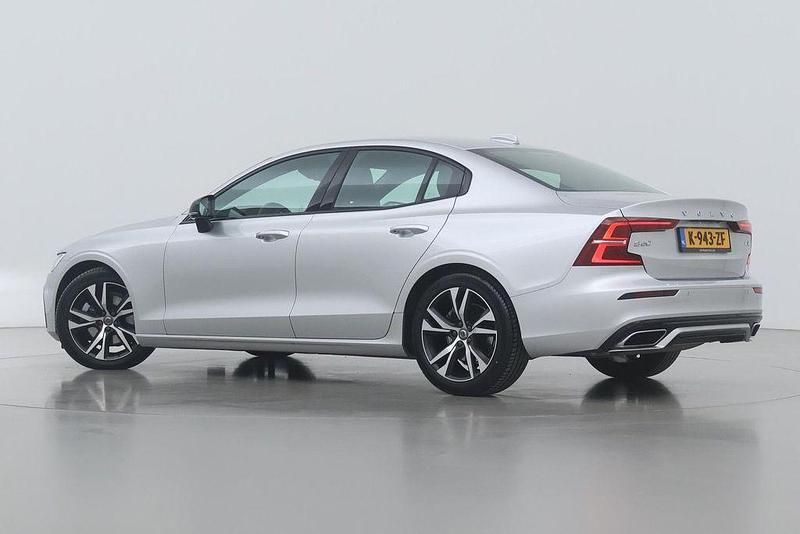 Gebraucht Volvo S60 R-Design 197 PS (144 kW) 2021 Grau Limousine