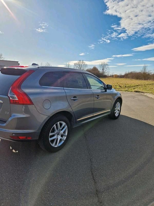 Gebraucht Volvo XC60 150 PS (110 kW) 2017 Silber SUV