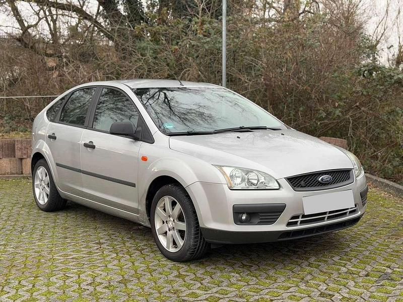 Silber Gebraucht 2006 Ford Focus Style Kombi | 1.740 € (Fairer Preis) - Bild 1/4