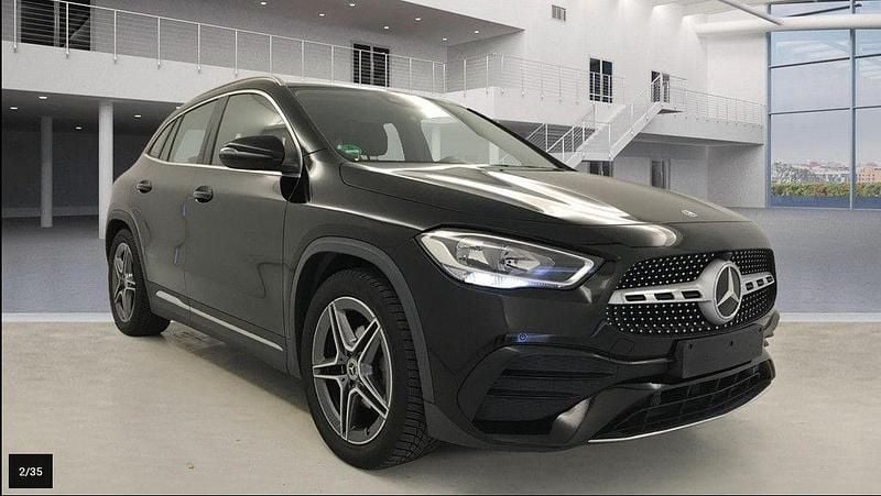 Nachtschwarz Gebraucht 2021 Mercedes GLA180 AMG line SUV | 26.999 € (Fairer Preis) - Bild 1/4