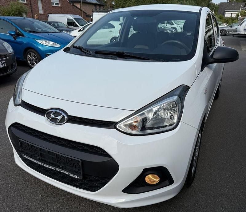 Weiß Gebraucht 2015 Hyundai i10 Basis Kleinwagen | 4.200 € (Guter Preis) - Bild 1/4