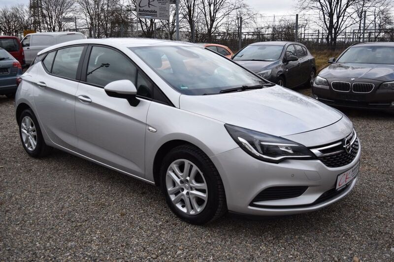Silber Gebraucht 2016 Opel Astra Edition Limousine | 9.290 € (Etwas zu teuer) - Bild 1/4