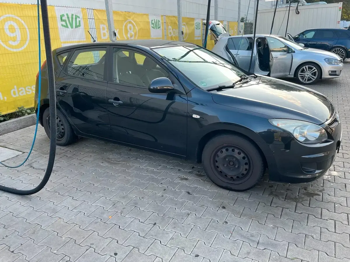 Gebraucht Hyundai i30 109 PS (80 kW) 2009 Schwarz Limousine