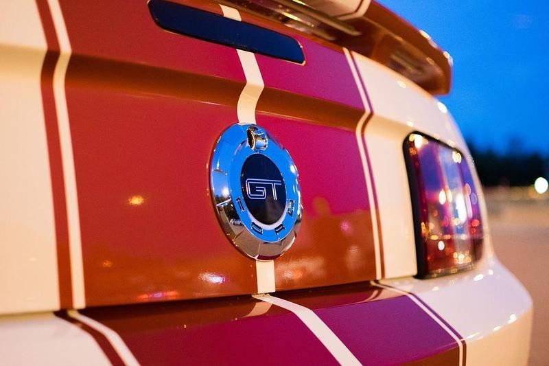 Gebraucht Ford Mustang GT 305 PS (224 kW) 2005 Weiß Cabrio