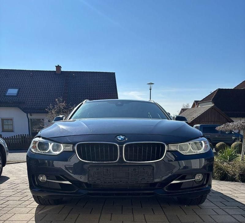 Gebraucht BMW 330 258 PS (189 kW) 2014 Blau Kombi