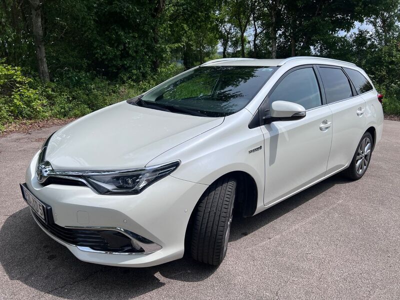 Weiß Gebraucht 2016 Toyota Auris Touring Sports Kombi | 14.800 € (Fairer Preis) - Bild 1/4