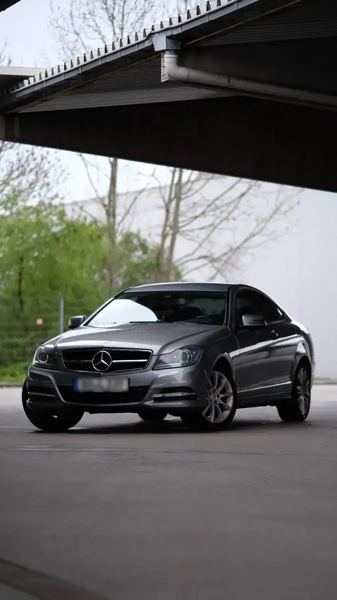 Gebraucht Mercedes C250 204 PS (150 kW) 2012 Grau Coupé
