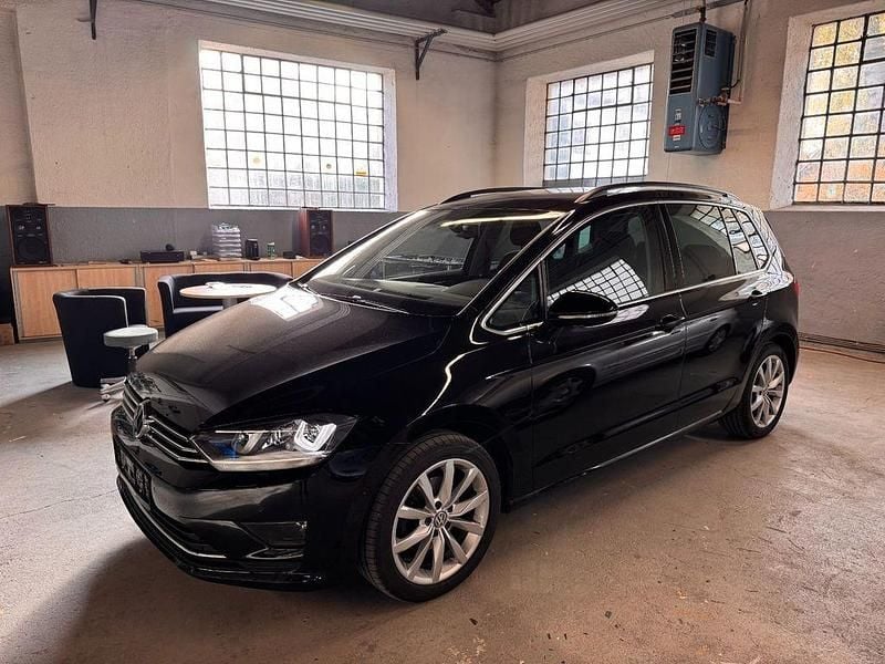 Schwarz Gebraucht 2015 VW Golf Sportsvan Highline Van / Kleinbus | 11.700 € (Guter Preis) - Bild 1/4