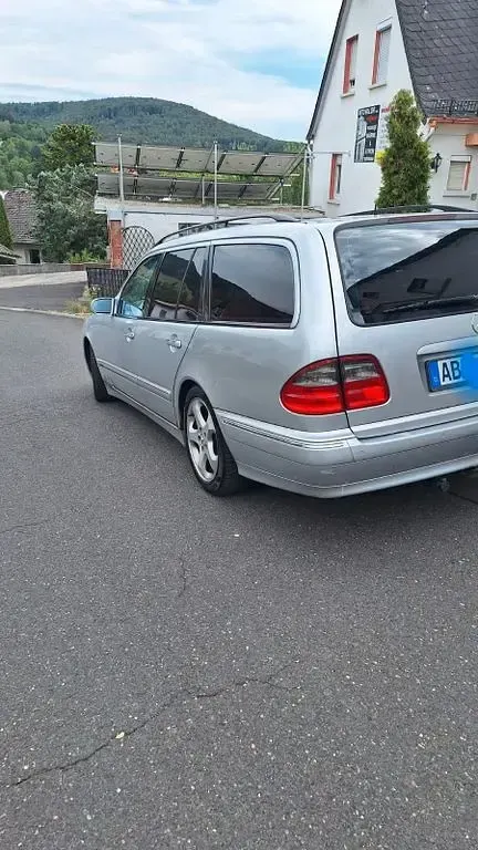 Gebraucht Mercedes E320 Avantgarde 224 PS (164 kW) 2000 Silber Limousine
