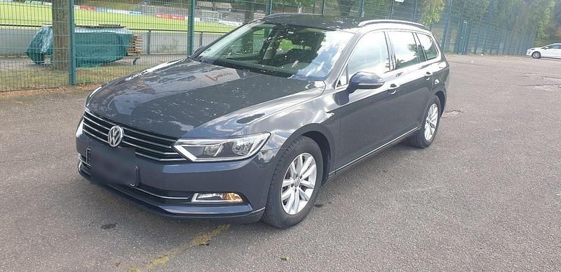 Grau Gebraucht 2016 VW Passat Kombi | 13.300 € (Fairer Preis) - Bild 1/4