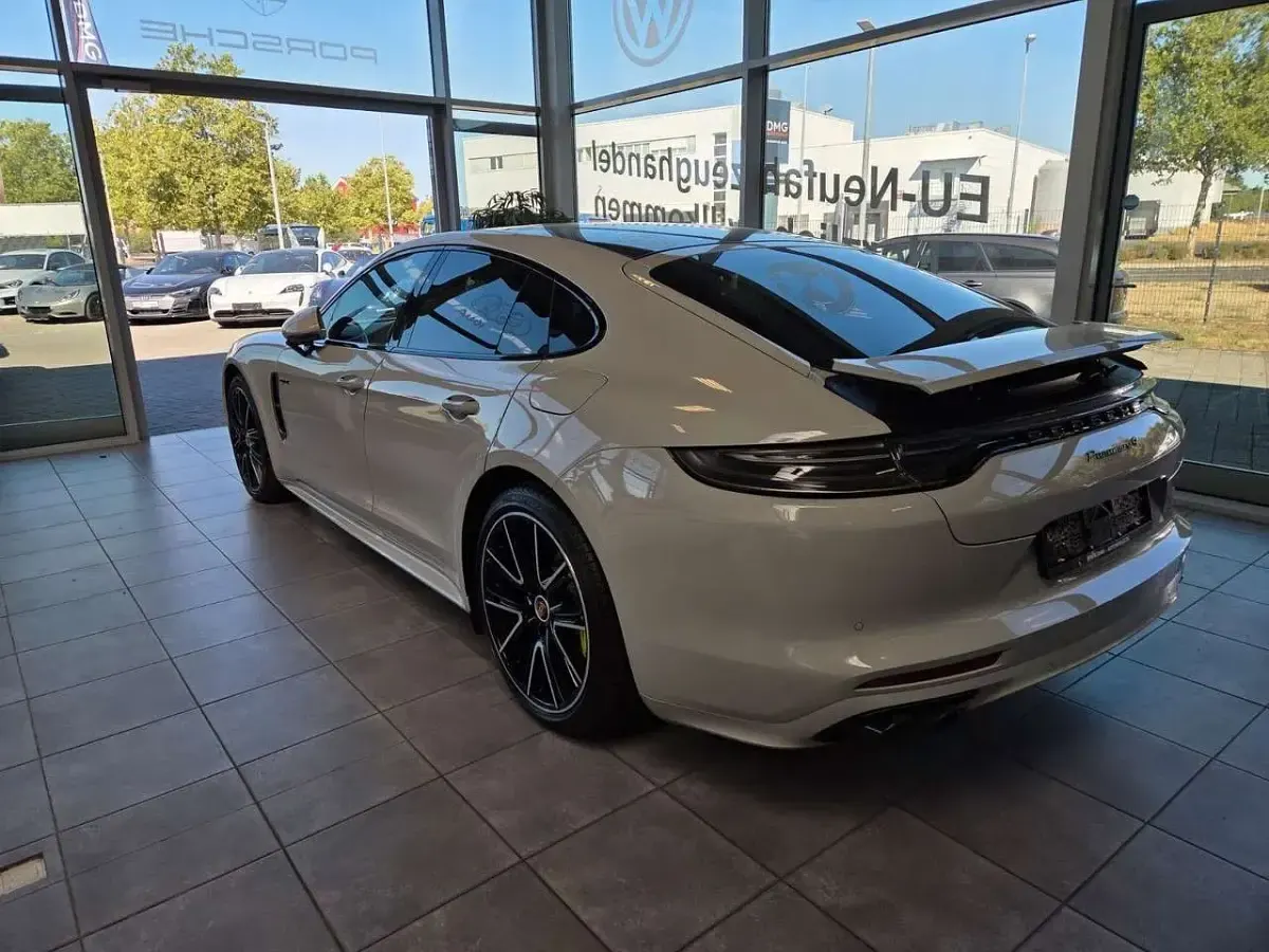 Gebraucht Porsche Panamera 4 E-Hybrid 462 PS (339 kW) 2022 Racetrackgrey/kreide/ Kleinwagen