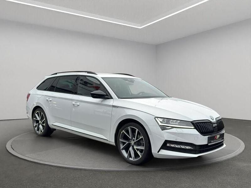 Gebraucht Skoda Superb SportLine 200 PS (147 kW) 2024 Moonweiß perleffekt Kombi
