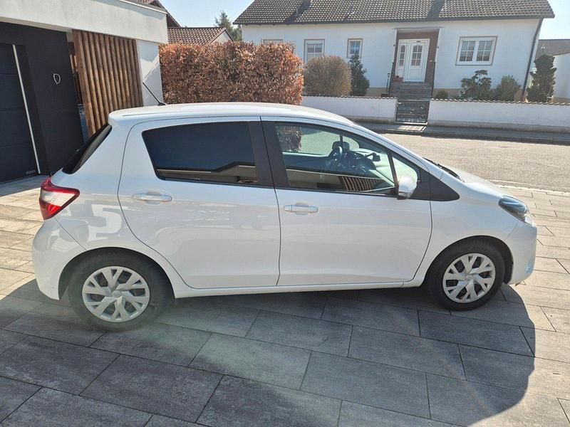 Gebraucht Toyota Yaris 72 PS (52 kW) 2020 Weiß Kleinwagen