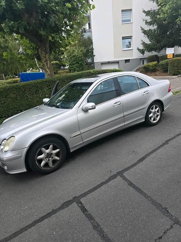 Silber Gebraucht 2004 Mercedes C180 Limousine | 2.700 € - Bild 1/4