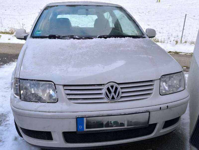 Weiß Gebraucht 2001 VW Polo Comfortline Limousine | 890 € (Guter Preis) - Bild 1/4