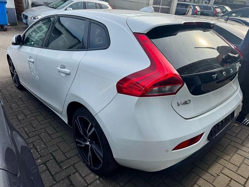 Gebraucht Volvo V40 R-Design 120 PS (88 kW) 2015 Weiß Limousine
