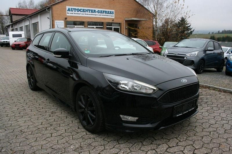 Schwarz Gebraucht 2017 Ford Focus ST-Line Kombi | 3.999 € (Superpreis) - Bild 1/4
