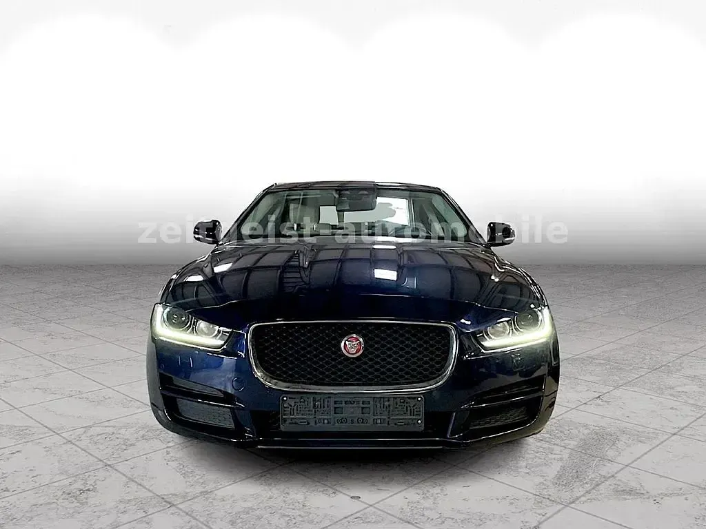 Gebraucht Jaguar XE Prestige 179 PS (131 kW) 2017 Blau Limousine