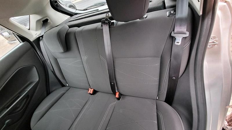 Gebraucht Ford Fiesta 81 PS (59 kW) 2013 Grau Kleinwagen