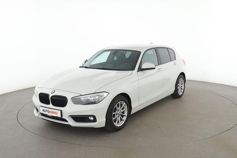 Weiß Gebraucht 2019 BMW 118 Advantage Kleinwagen | 16.490 € (Guter Preis) - Bild 1/3