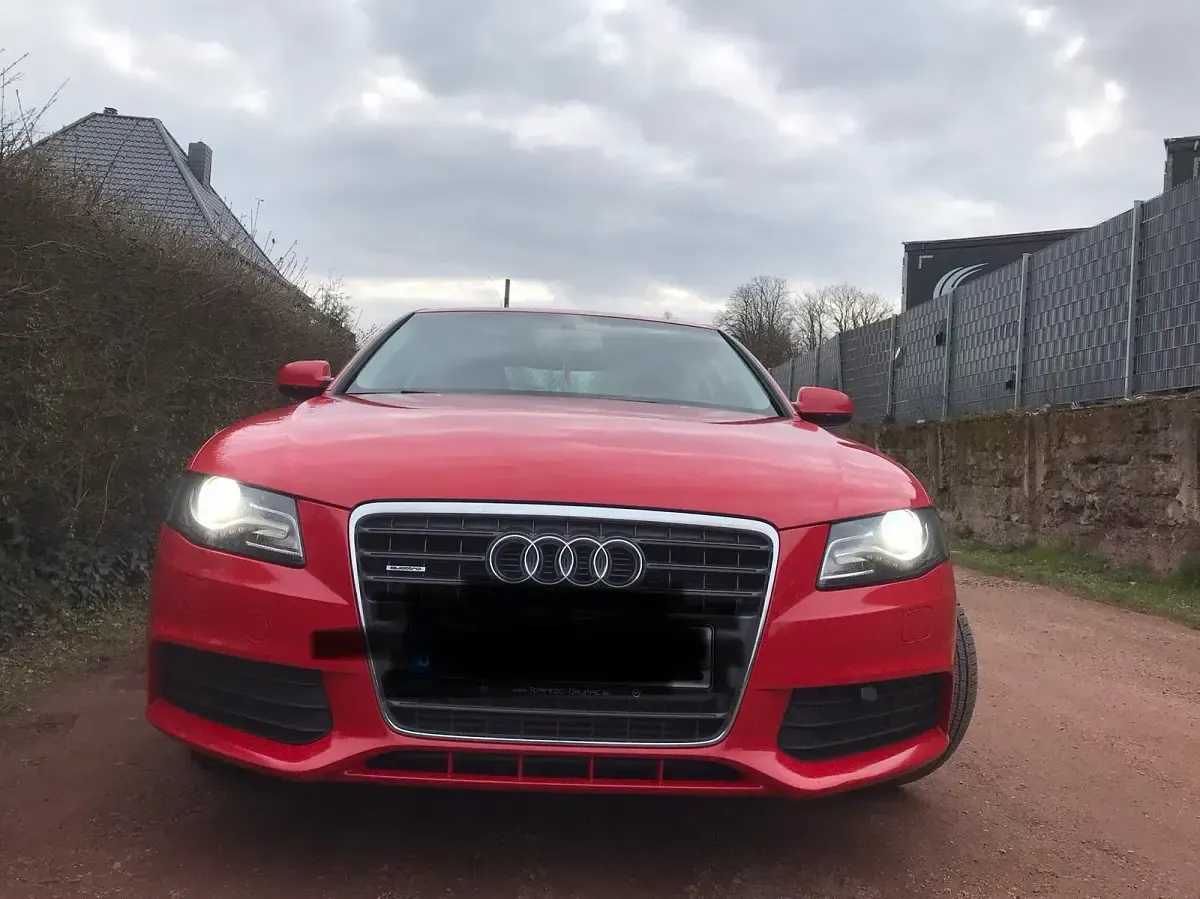 Gebraucht Audi A4 143 PS (105 kW) 2011 Rot Limousine