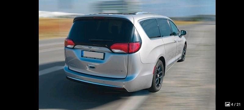 Gebraucht Chrysler Pacifica Limited 291 PS (214 kW) 2018 Silber Van / Kleinbus