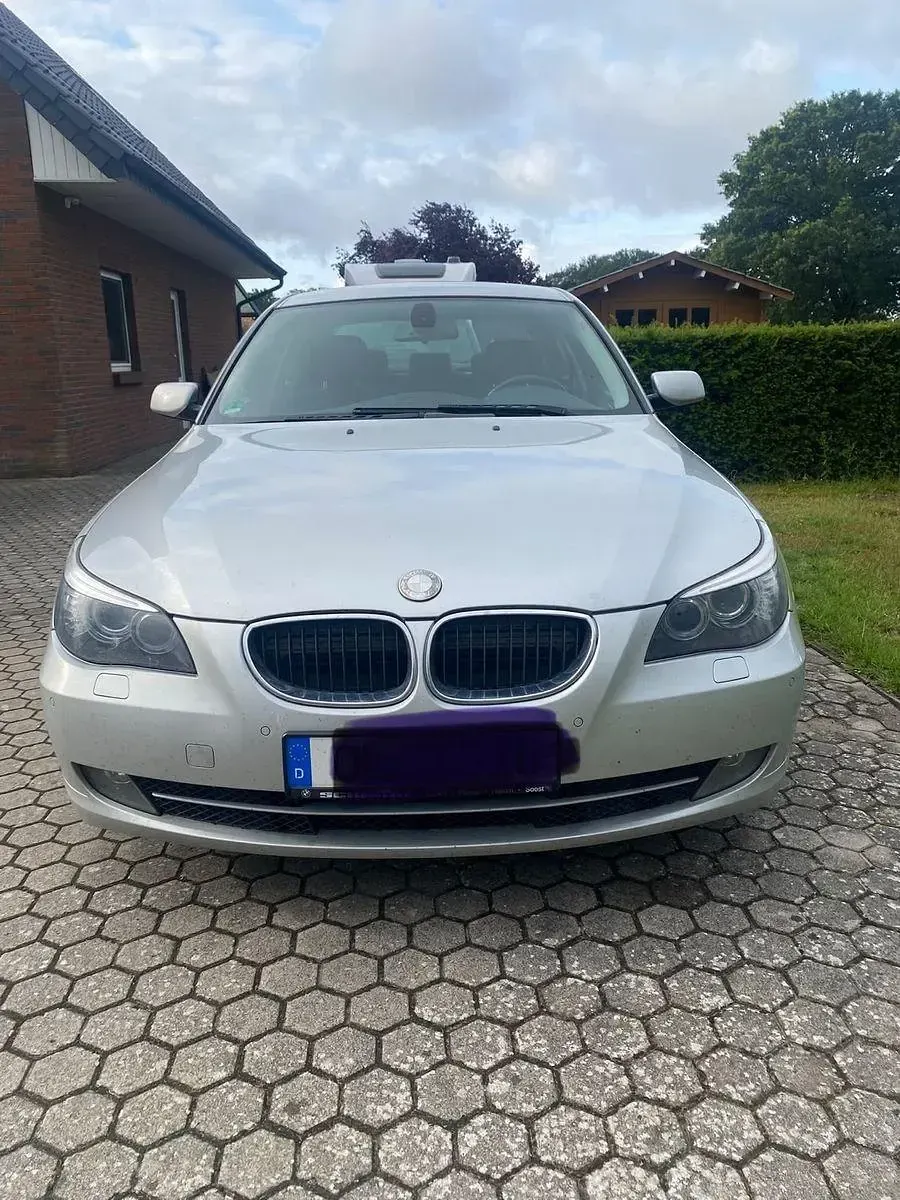 Gebraucht BMW 520 163 PS (119 kW) 2008 Silber Limousine