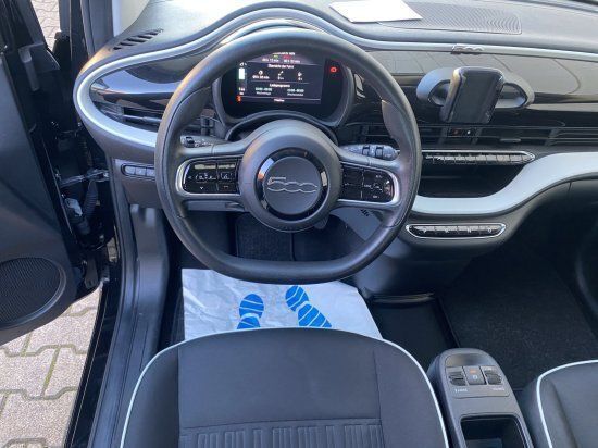 Gebraucht Fiat 500e Action 69 kW (95 PS) 2022 Onyx schwarz Kleinwagen