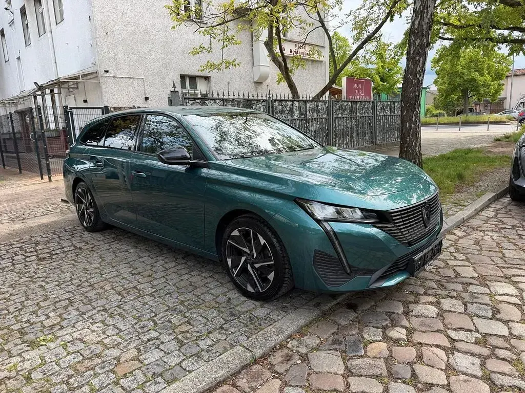 Gebraucht Peugeot 308 Allure 131 PS (96 kW) 2023 Grün Limousine
