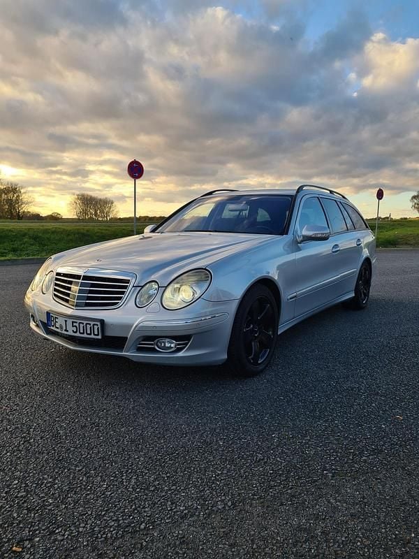 Silber Gebraucht 2007 Mercedes E320 Kombi | 5.000 € (Fairer Preis) - Bild 1/4
