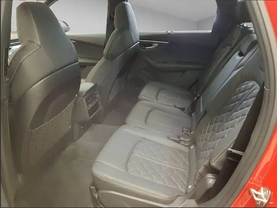 Gebraucht Audi SQ7 Ambiente 507 PS (372 kW) 2025 Chilirot metallic SUV