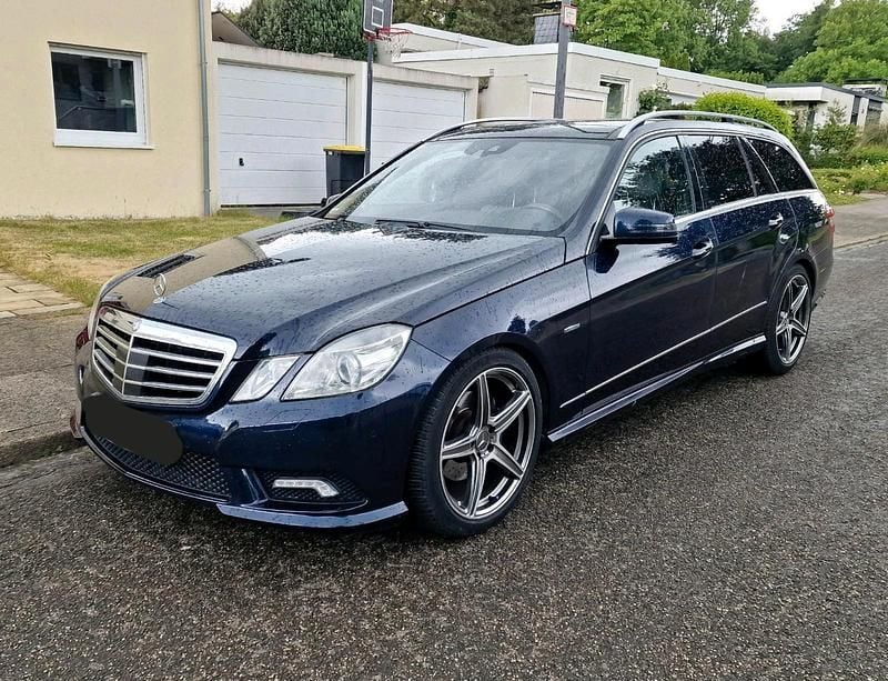 Blau Gebraucht 2010 Mercedes E350 AMG Kombi | 10.300 € - Bild 1/4