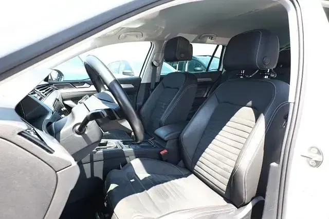 Gebraucht VW Passat Elegance 200 PS (147 kW) 2021 Pure white pure white Kombi
